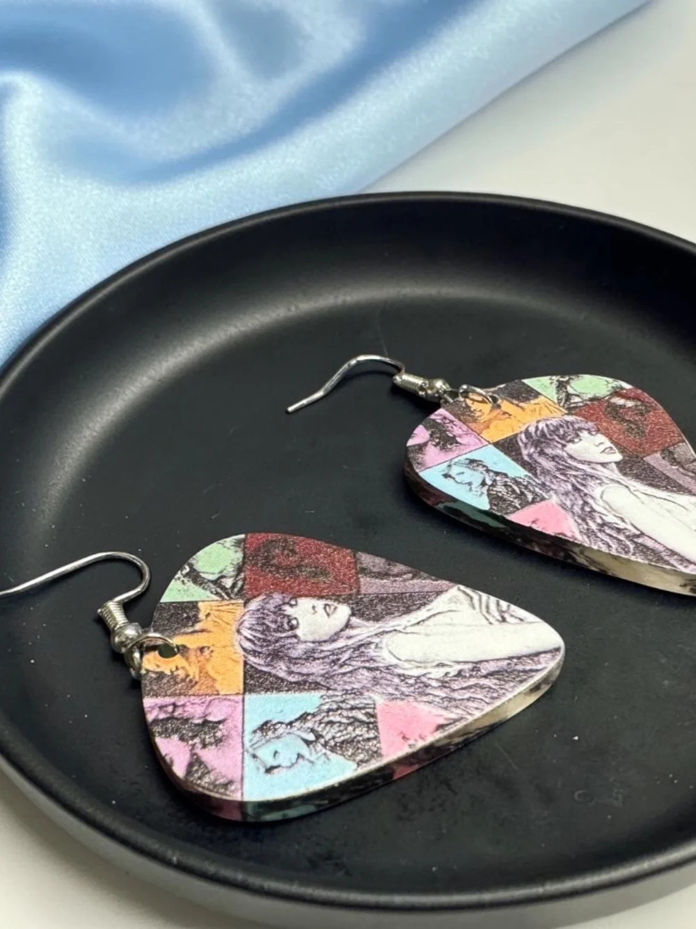 NWT Pop Star Inspired Guitar Pick Dangle Earrings